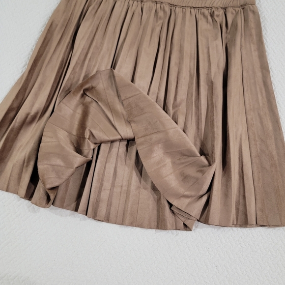 Skies Are Blue Brown Pleated Skirt Size Small Soft Faux Suede A Line Full - Picture 4 of 11